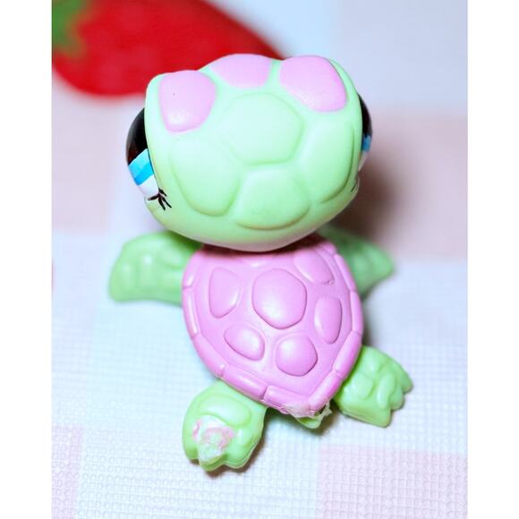 Authentic LPS Littlest Pet Shop #1910 Green Pink Sea Turtle Blue Eyes & Baby - Picture 10 of 11